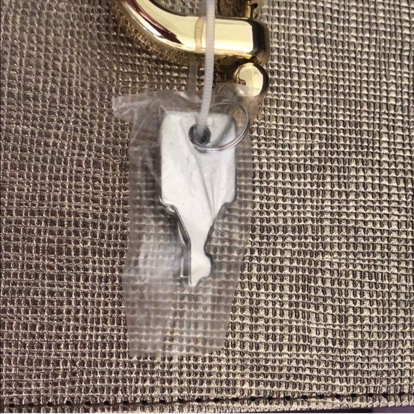 Large Gold Makeup Train Case w/Keys, Gorgeous Textured Gold Exterior, NWT - Picture 3 of 6